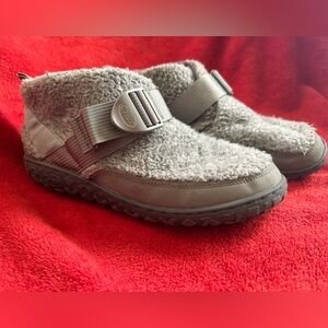 Chaco Ramble Fluff Unisex Slippers Gray Fleece Size 9m/10.5W